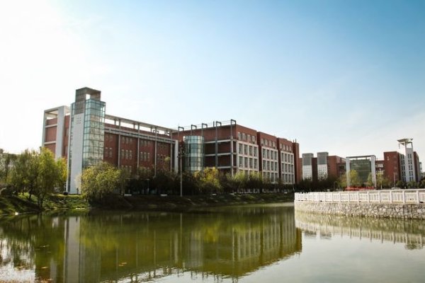 郑州航空工业管理学院是一本学校。-后浪派